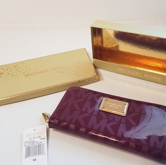 Michael Kors Handbags - NWT Michael Kors Jet Setter Wallet